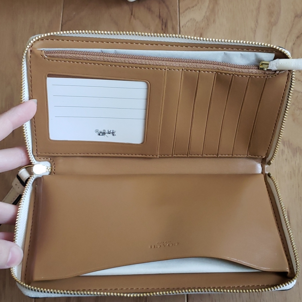 Tote & Wallet - Picture 3 of 7